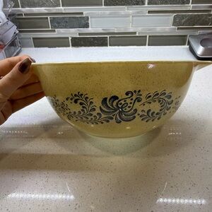 Vintage PYREX Homestead Cinderella nesting mixing bowl with Lid